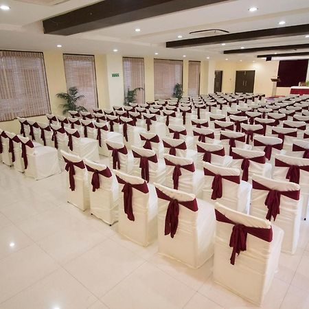 Grand Sarovar Portico, Lātūr Esterno foto