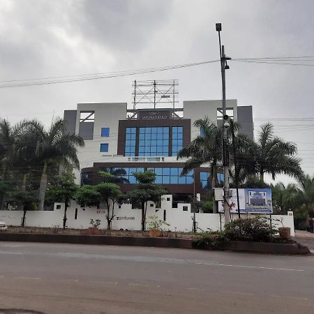 Grand Sarovar Portico, Lātūr Esterno foto