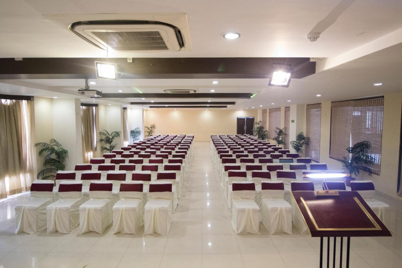 Grand Sarovar Portico, Lātūr Esterno foto