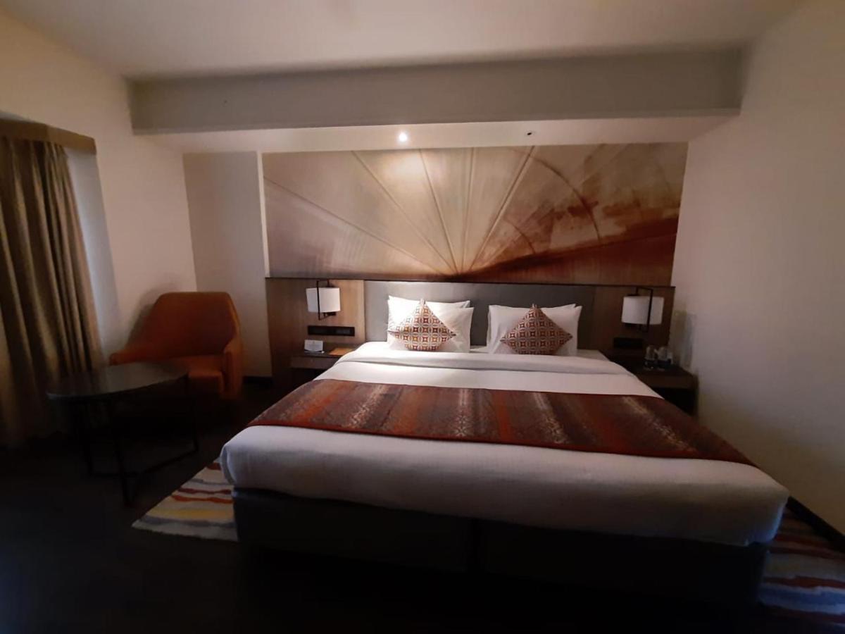 Grand Sarovar Portico, Lātūr Esterno foto