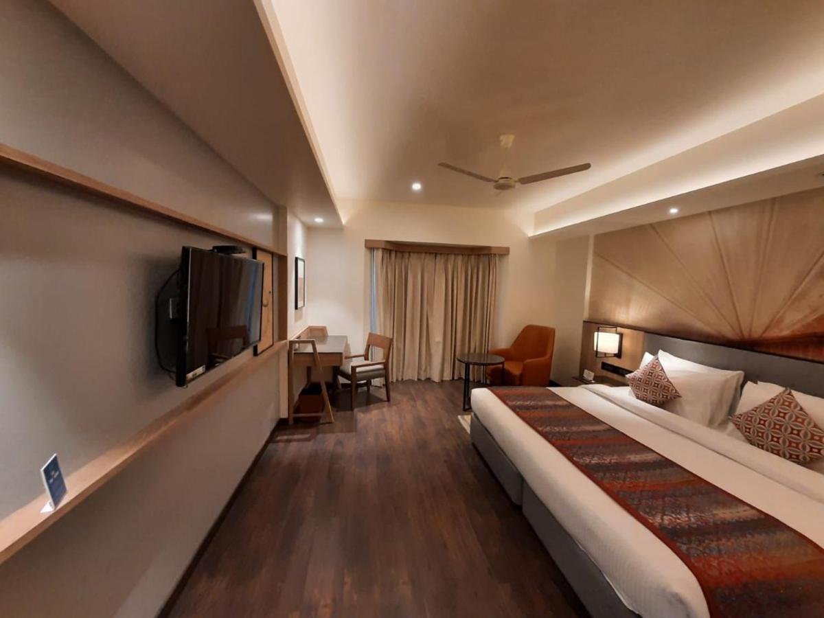 Grand Sarovar Portico, Lātūr Esterno foto