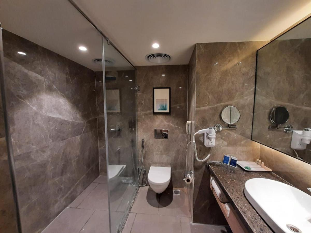 Grand Sarovar Portico, Lātūr Esterno foto