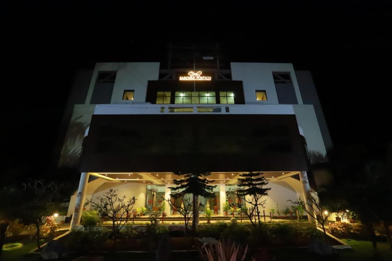 Grand Sarovar Portico, Lātūr Esterno foto